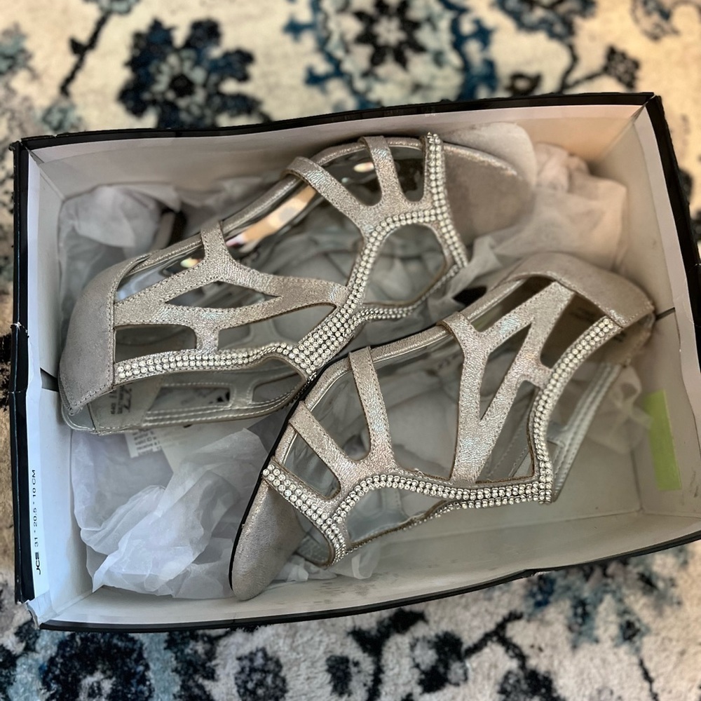 Easy Street Womens Flattery Rhinestone Evening Pumps - Silver - Size 8 - Picture 3 of 8